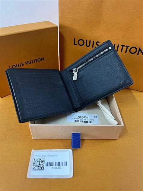 Products by Louis Vuitton: Amerigo Wallet.